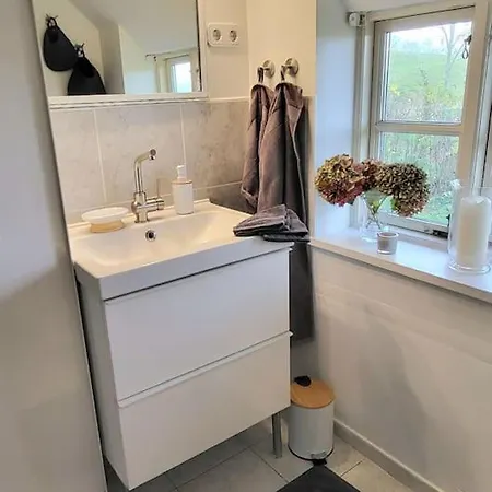 Blaue Reetdachkate Am Deich * Krummendeich