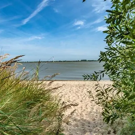 Сasa de vacaciones Blaue Reetdachkate Am Deich