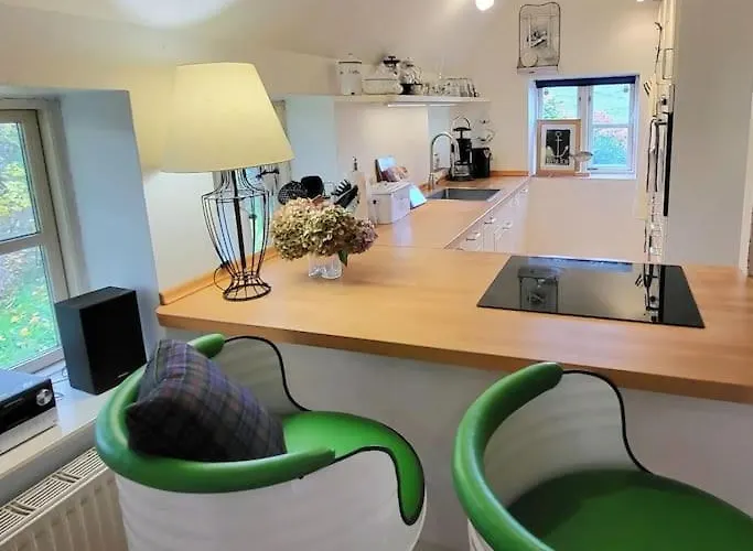 Blaue Reetdachkate Am Deich Tatil Evi