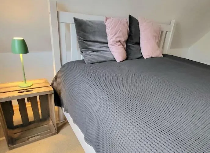 Blaue Reetdachkate Am Deich Tatil Evi Krummendeich