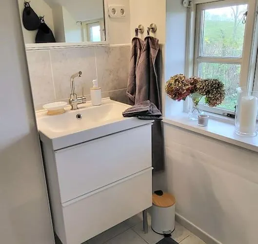 Blaue Reetdachkate Am Deich * Krummendeich